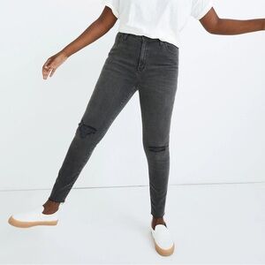 MADEWELL Curvy High-Rise Skinny Jeans Distressed in Black Sea